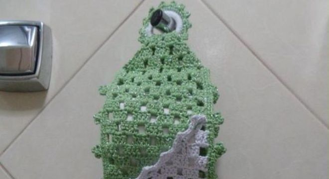 Porta papel higiênico de crochê verde e rosa