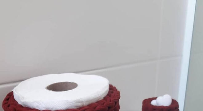 porta papel higiênico de crochê vinho