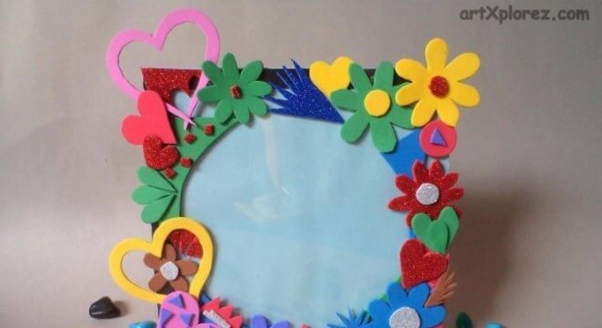 Porta-retrato com flores e outros detalhes de EVA