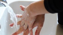 Lavar as mãos reduz a 40% risco de contrair doenças além da Covid