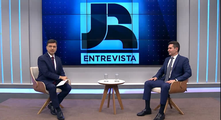 O jornalista Guilherme Portanova e o ministro Jader Filho 