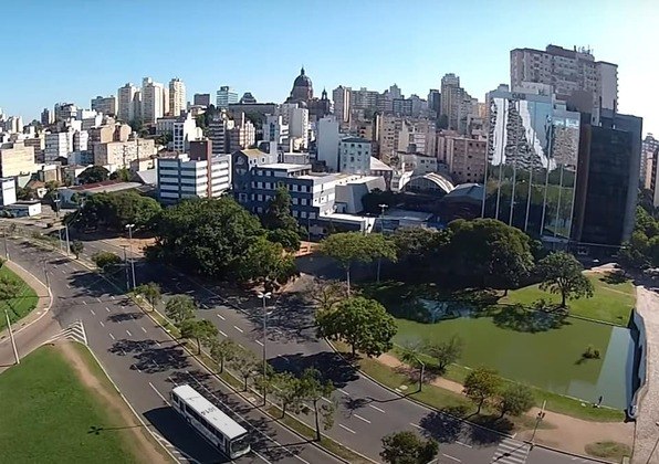 Porto Alegre - A capital gaúcha, assim como Nova Bréscia, tem o churrasco típico do sul do Brasil. Referência nacional. 