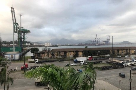 Vista do Museu Pelé dá para o porto de Santos