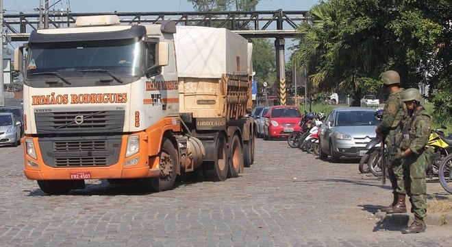 Forças Armadas liberaram hoje acesso ao Porto de Santos (SP)