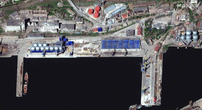 Imagem de satélite mostra visão geral de instalação portuária em Mariupol