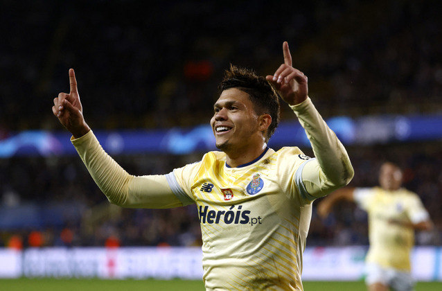 No segundo tempo, o time português contou com o gol do brasileiro Evanilson. Para aumentar a vantagem, Stephen Eustáquio aproveitou o rebote da defesa de Mignolet e marcou o terceiro gol do Porto, e, para fechar a conta, Taremi marcou seu segundo gol da partida