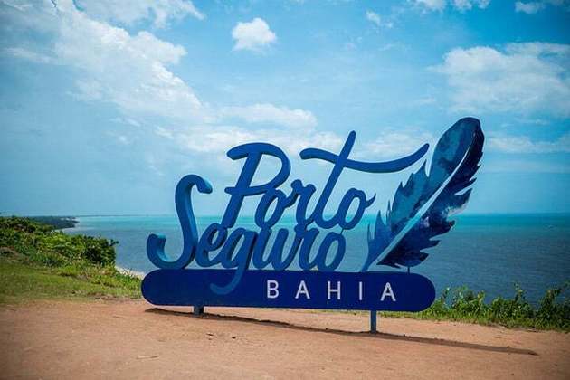 Porto Seguro é uma cidade localizada na Bahia e conhecida por sua rica história, belas praias e vida noturna animada. A cidade é considerada um dos pontos de entrada para o Brasil durante o período de colonização pelos portugueses.
