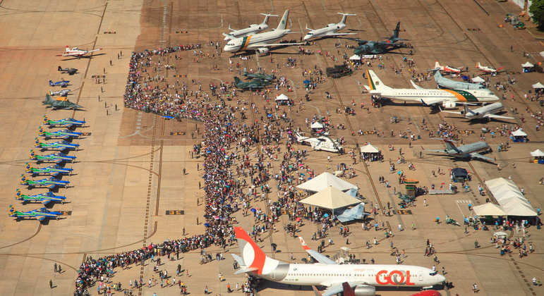 Base Aérea de Brasília recebe população para tradicional evento após 3 anos - Prisma - R7 Luiz Fara Monteiro