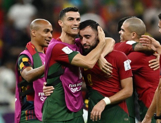 Entre os portugueses, muita alegria após carimbarem a vaga para os mata-matas da Copa