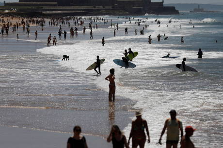Portugal já reabriu praias no litoral
