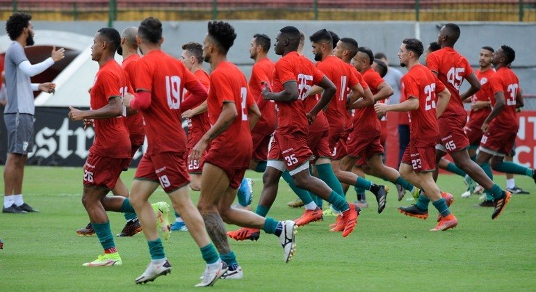 Jogadores da Portuguesa em treino para o segundo e decisivo jogo da final da Série A2