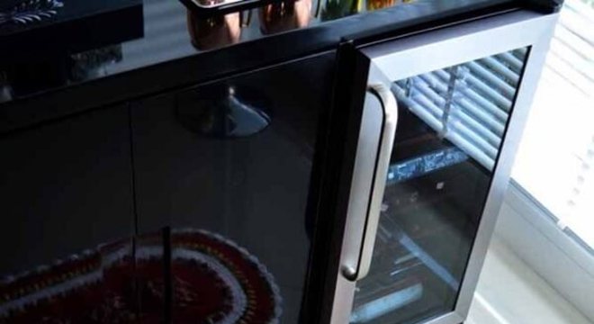 Posicione o tapete de crochê oval próximo à pia para evitar que o chão fique molhado