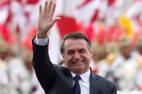 Bolsonaro assume oficialmente à Presidência