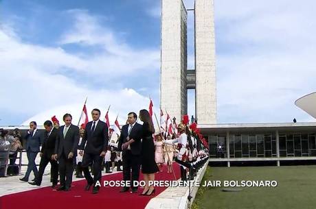 Bolsonaro recebeu honras militares no Congresso