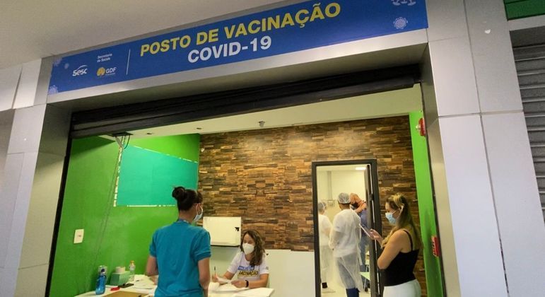 Posto de vacinação contra a Covid-19 no aeroporto