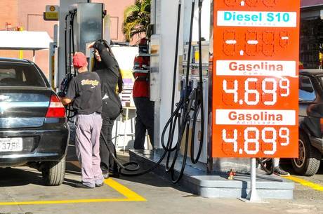 Preço da gasolina varia de acordo com as regiões