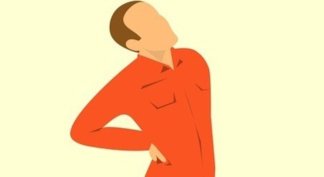 Má postura pode causar dores musculares e aumentar o cansaço 