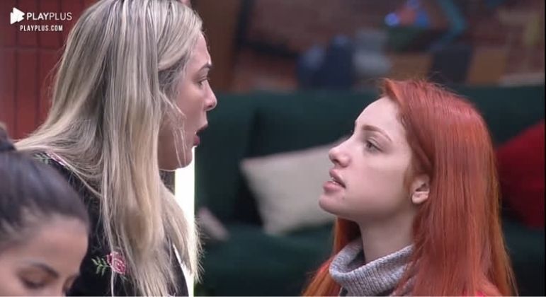 Uma briga entre Andreia e Brenda marcou a terceira semana de confinamento. As duas se desentenderam à mesa durante o café da manhã. A empresária alegou que a ruiva esbarrou nela propositalmente após não pedir 