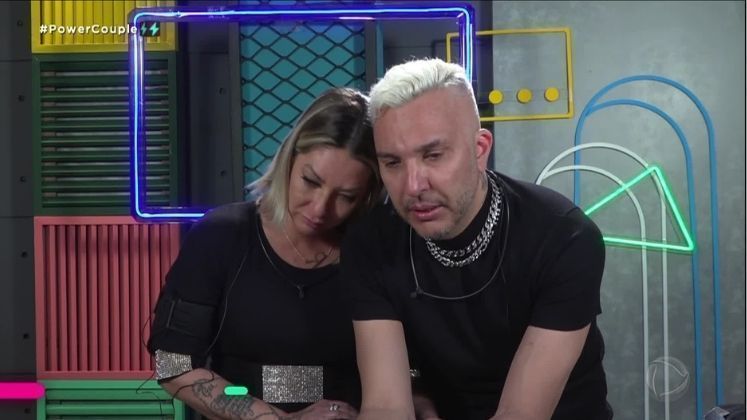 Após o dramático episódio, Baronesa e Rogerio se despediram da competição. 