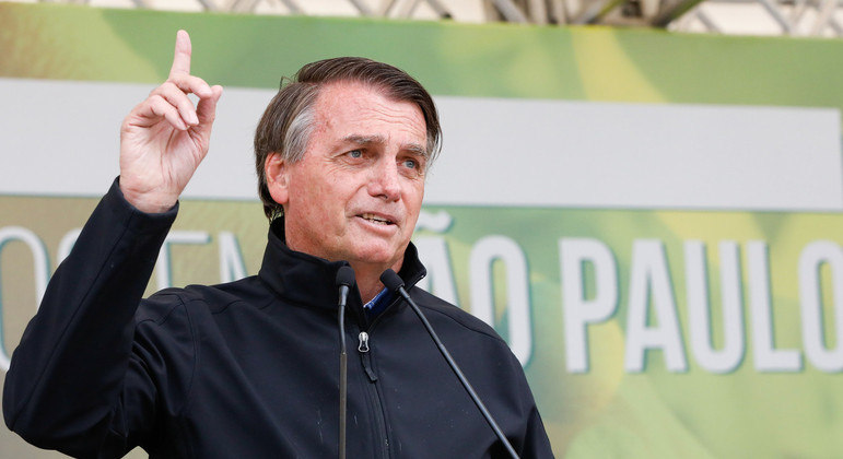 Presidente Jair Bolsonaro voltou a criticar a proposta de distribuição de absorventes