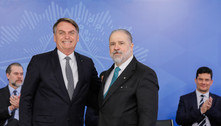Ex-procuradores pedem que Aras ofereça denúncia contra Bolsonaro