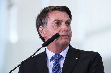 "O governo está se endividando", disse Bolsonaro