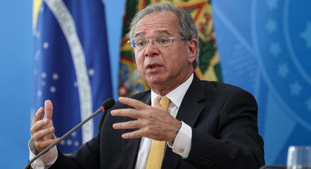 "Tudo indica para a retomada da economia", diz Guedes