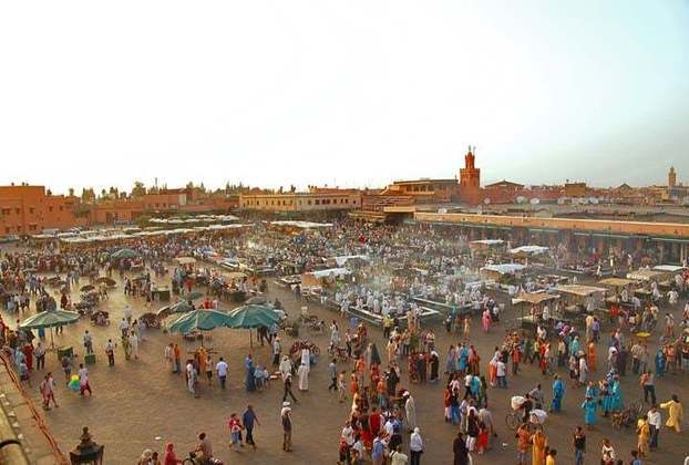 Praça Djemaa el-Fna – É a principal e mais célebre praça de Marrakech. Fica na parte histórica da cidade e é Patrimônio Cultural e Imaterial da Humanidade. 
