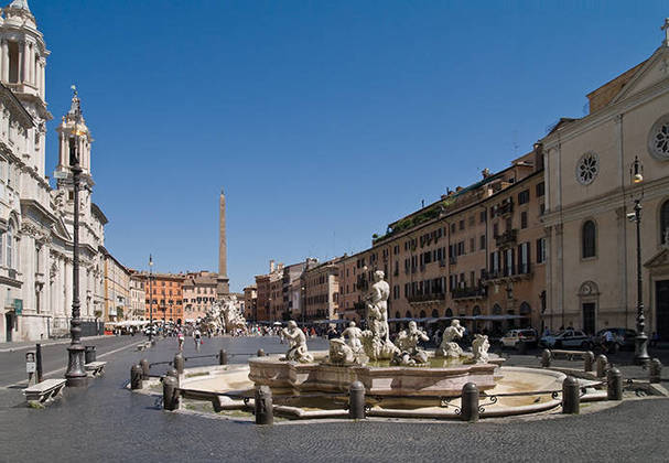 Praça Navona - Abriga a Fonte dos Quatro Rios, construída por Bernini em 1651 para representar os rios Nilo, Danúbio, Ganger e da Prata. 