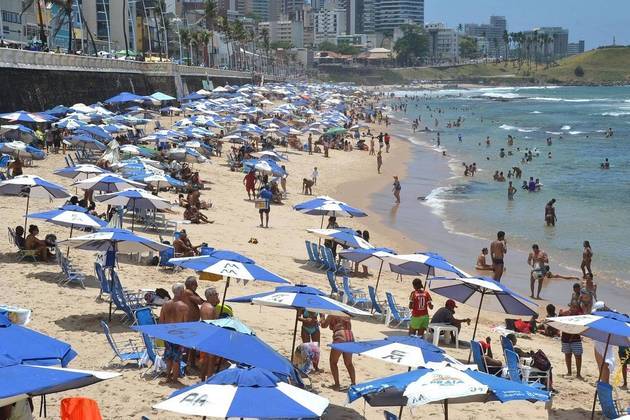 Praia da Barra, em Salvador. Ano de 2023 será bom para quem pretende viajar em feriadões