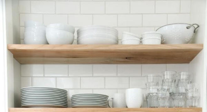 Prateleira para cozinha de madeira