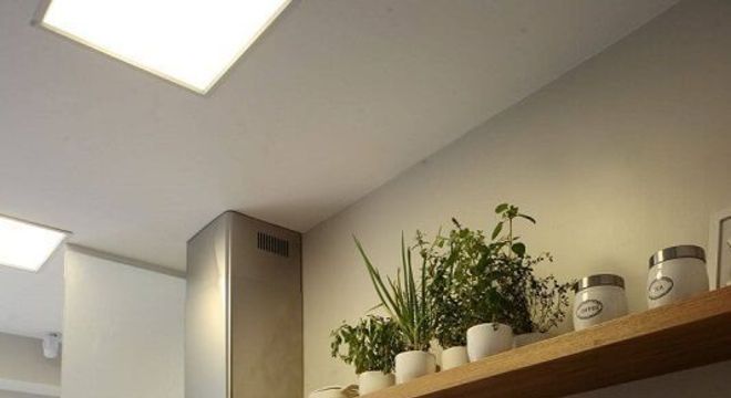 Prateleira para cozinha de madeira