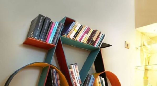 Prateleira para livros com design criativo em formato de bicicleta