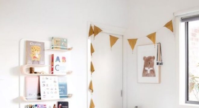 Prateleira para livros infantil seguindo o conceito Montessori