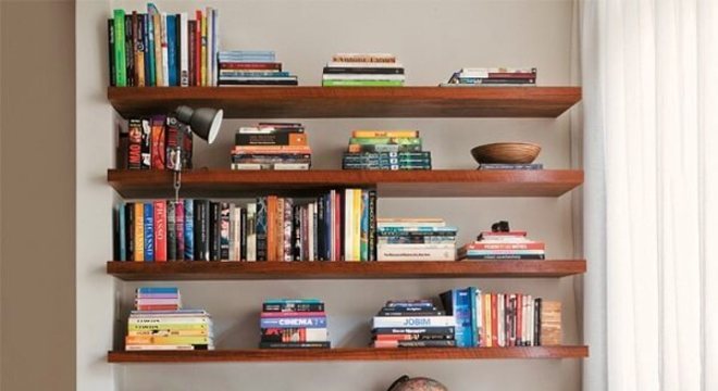 Prateleiras para livros de madeira