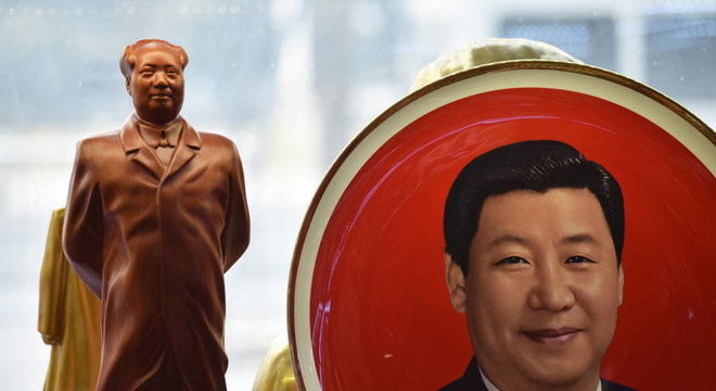 Xi Jinping comanda o Estado, o Partido e o Exército - "a santíssima trindade comunista", diz Laje - e muitos o consideram o governante chinês mais poderoso desde Mao