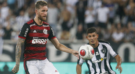 Léo Pereira (Flamengo) e Erison (Botafogo)