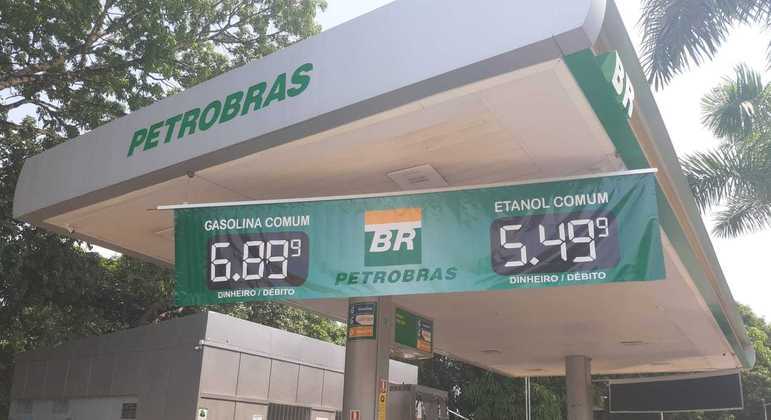 Após anúncio da Petrobras, alguns postos no DF já registram preços que beiram os R$ 7 por litro