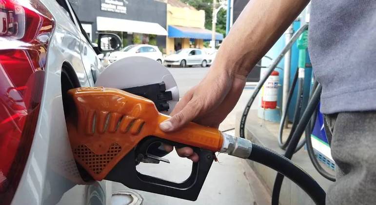 Preços dos combustíveis voltam a cair nessa semana 