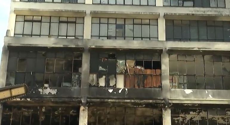 Apesar de danificado, prédio incendiado no centro não corre mais risco de desabamento