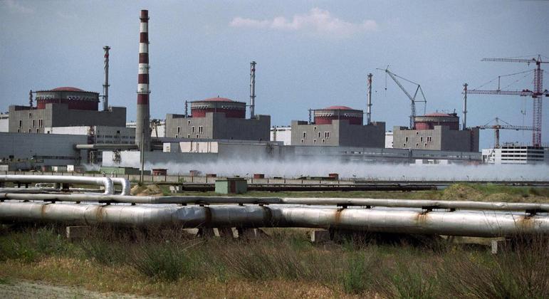 Prédio da usina nuclear pegou fogo na quinta-feira à noite após ataques russos