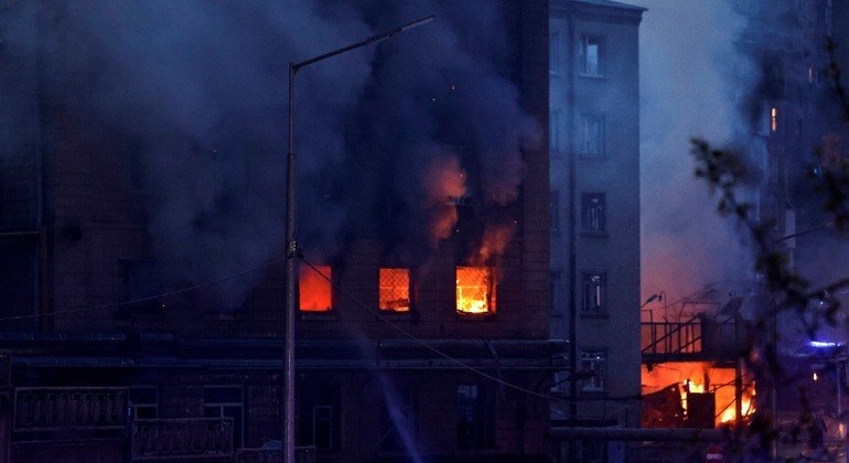 Prédio residencial foi atingido após bombardeio russo em Kiev