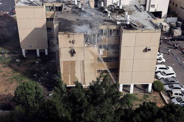21º dia — O grupo terrorista Hamas intensificou seus ataques com foguete a várias localidades de Israel em 27 de outubro. A região mais populosa do país, o entorno de Tel Aviv, foi um dos principais alvos