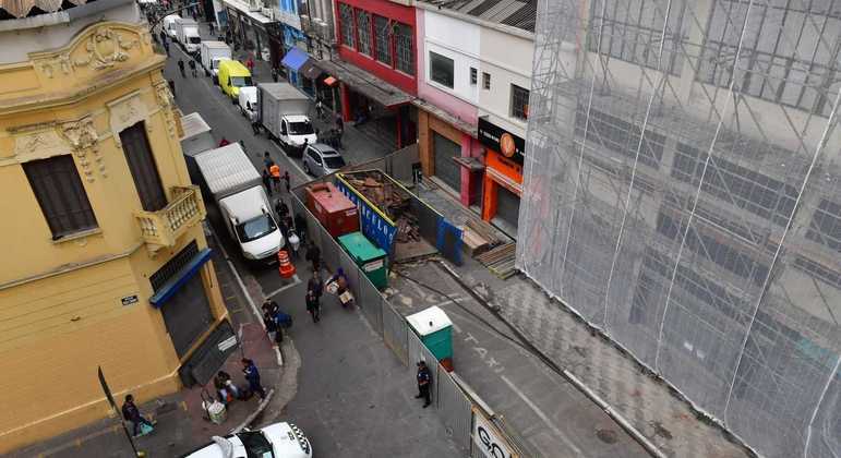 Véu de proteção foi colocado na parte frontal do edifício Comércio e Indústria