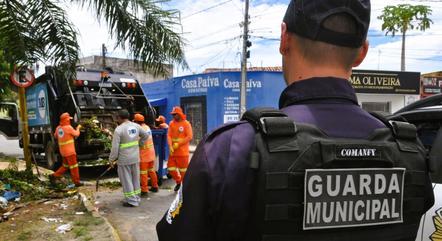 Guardas acompanham coleta de lixo em Parnamirim
