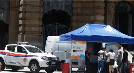 Distribuição de água no vale do Anhangabaú, em São Paulo