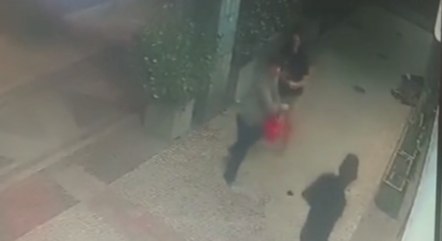 Câmeras de segurança flagraram brigas de irmãos com terceiro homem
