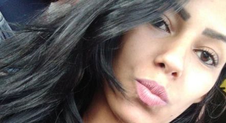 Mulher foi morta na frente dos filhos dentro de casa 