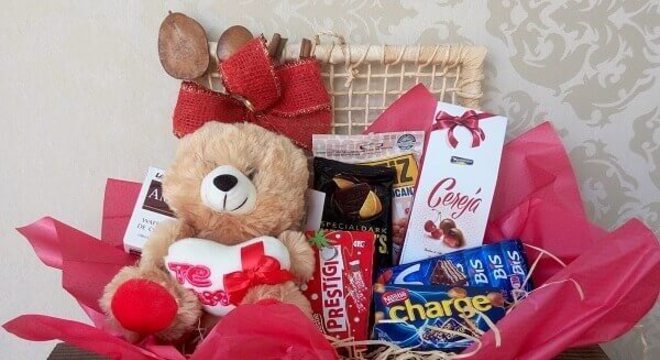 Prepare uma cesta de dia dos namorados