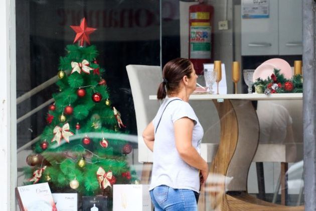 	SP - COMÉRCIO/NATAL - ECONOMIA - Movimento no calçadão da 13 de Maio, principal rua do comércio da região central de Campinas, no interior de São Paulo, nesta terça-feira, 20, visando as vendas de Natal. 20/12/2022 - Foto: LUCIANO CLAUDINO/CÓDIGO19/ESTADÃO CONTEÚDO